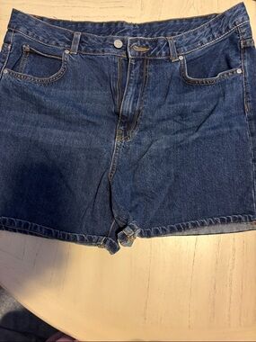 Classic High-Waist Denim Shorts in Dark Blue